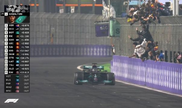 汉密尔顿积分追平维斯塔潘 阿布扎比上演终局之战